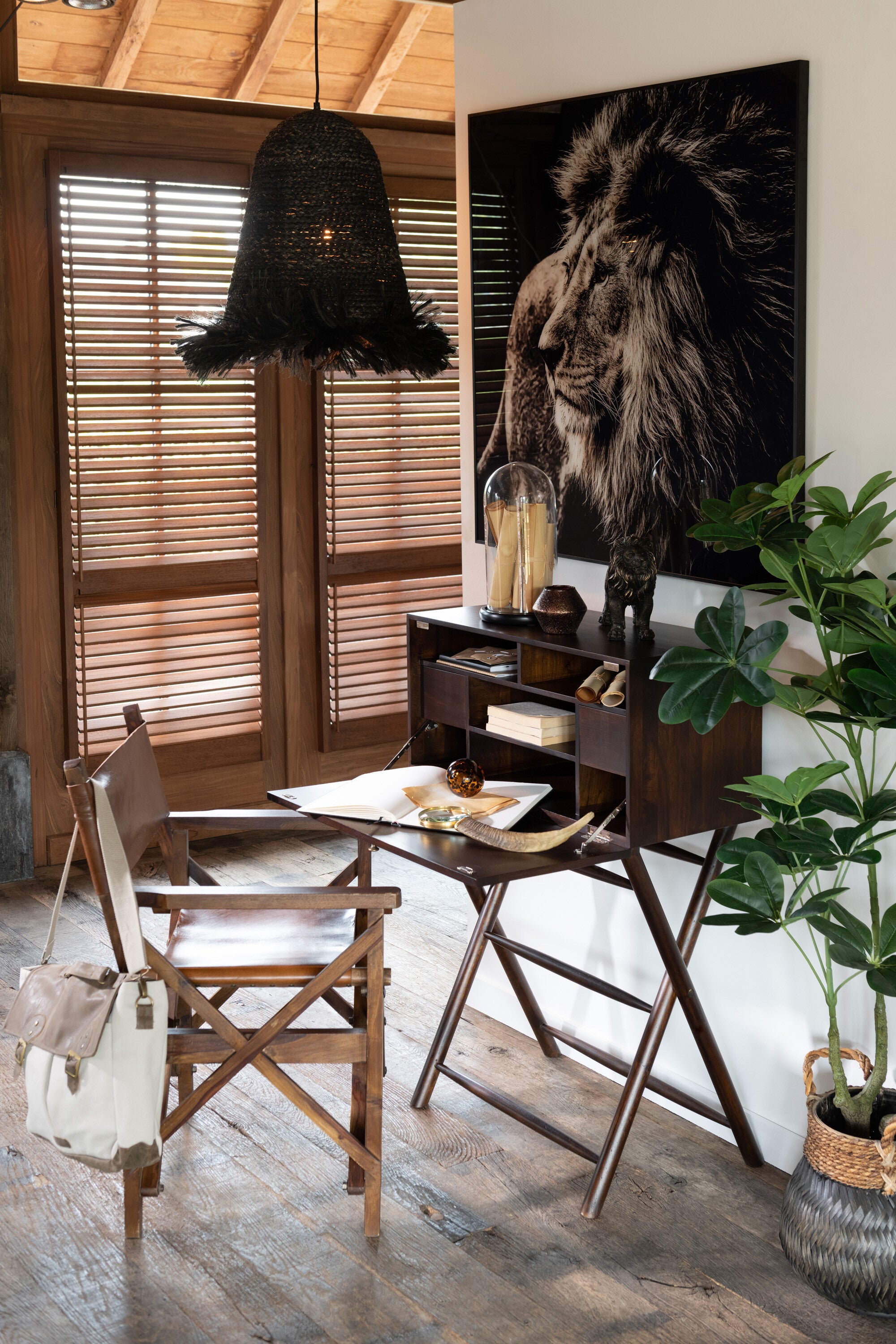 Director's chair folding chair - A combination of precious wood and luxury leather in cognac