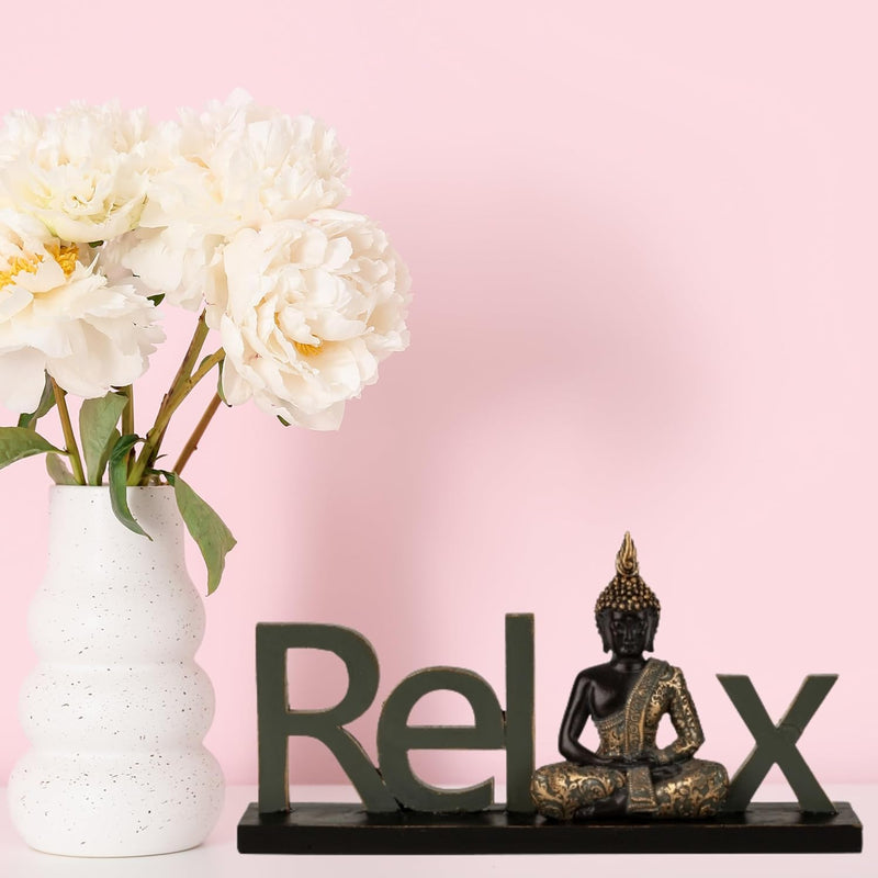 Decoratieve belettering Relax met Boeddhafiguur in zwart