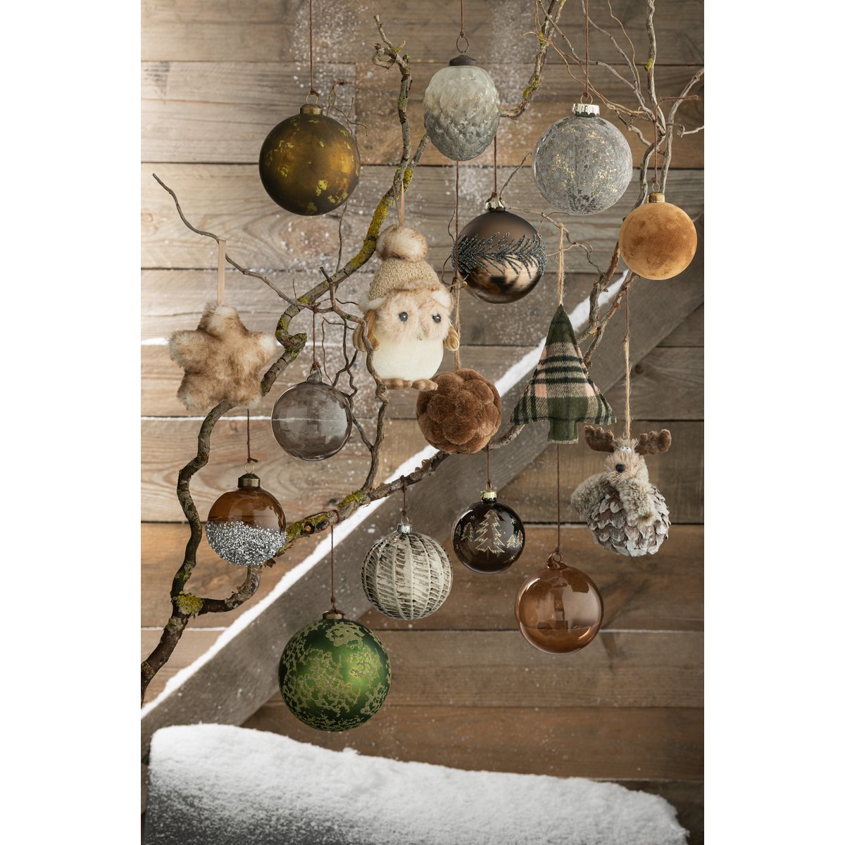 J-Line Box mit 4 Weihnachtskugeln, Samtglas, Antikgrau/Gold, mittelgroß