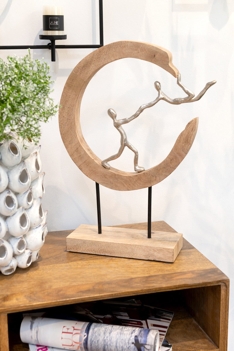 Harmony Crescent - Skulptur eines Paares auf dem Halbmond