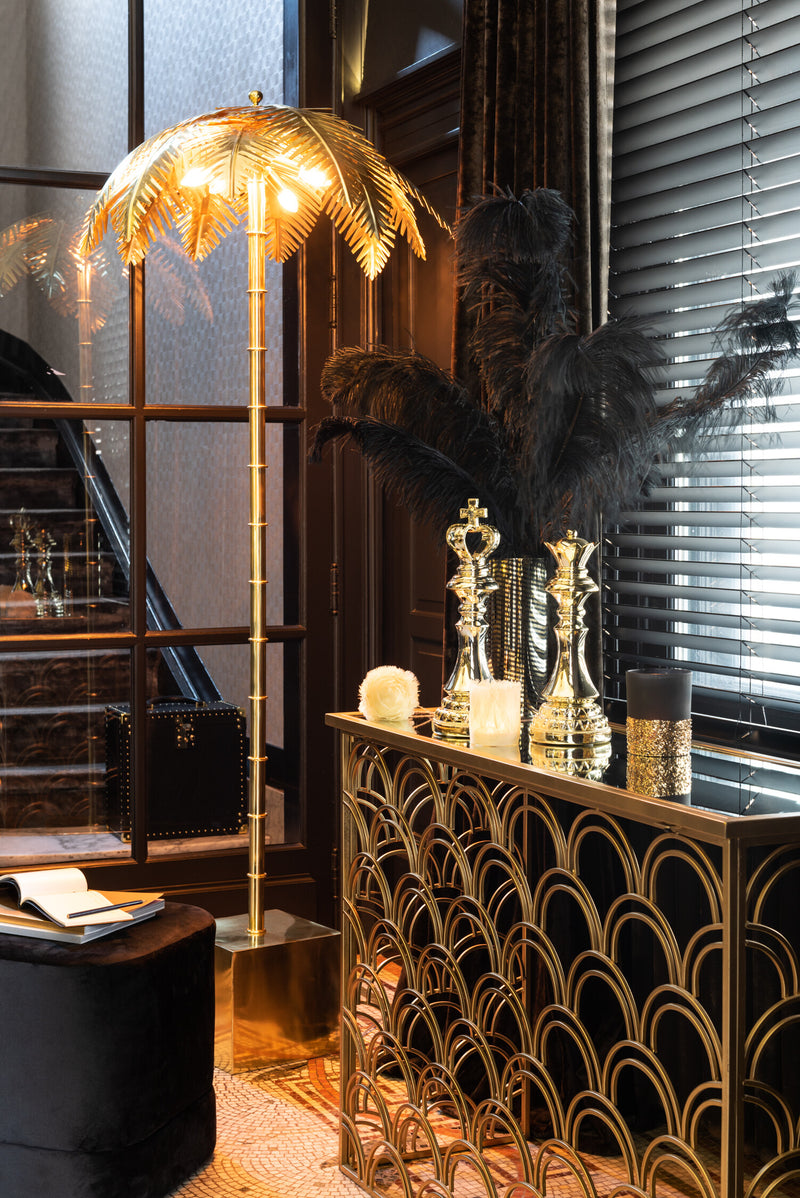 Prachtige gouden vloerlamp van kokosbladeren en staal - tropische flair voor het moderne leven