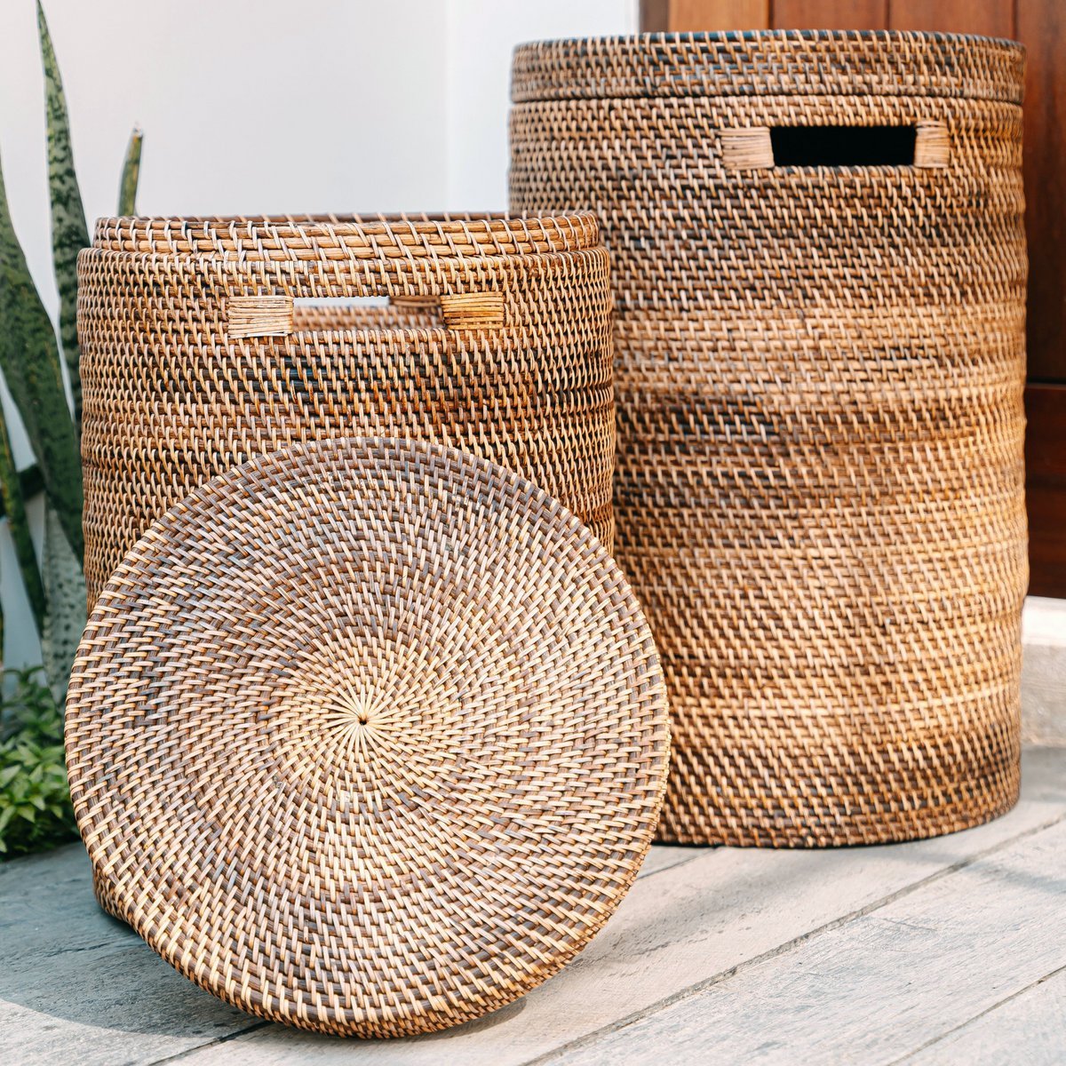 Großer Wäschekorb mit Deckel - gewebter runder Korb - brauner Boho -Aufbewahrungskorb - Dekorativer Rattankorb (2 Größen Ø 36/40 cm) Sari (braun)