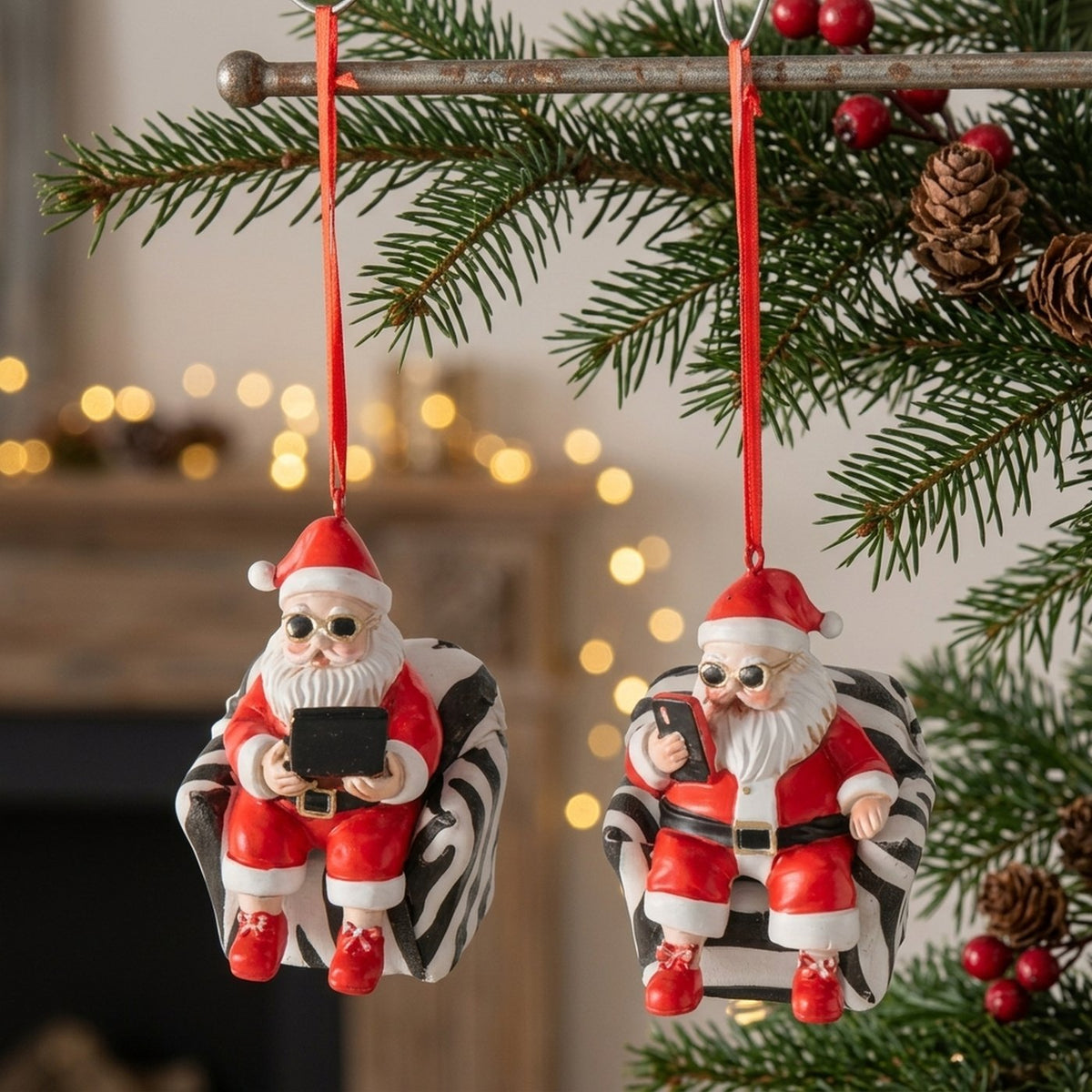 Weihnachtsanhänger Santa Lounge im Zebra Sessel 2er Set rot 9 cm
