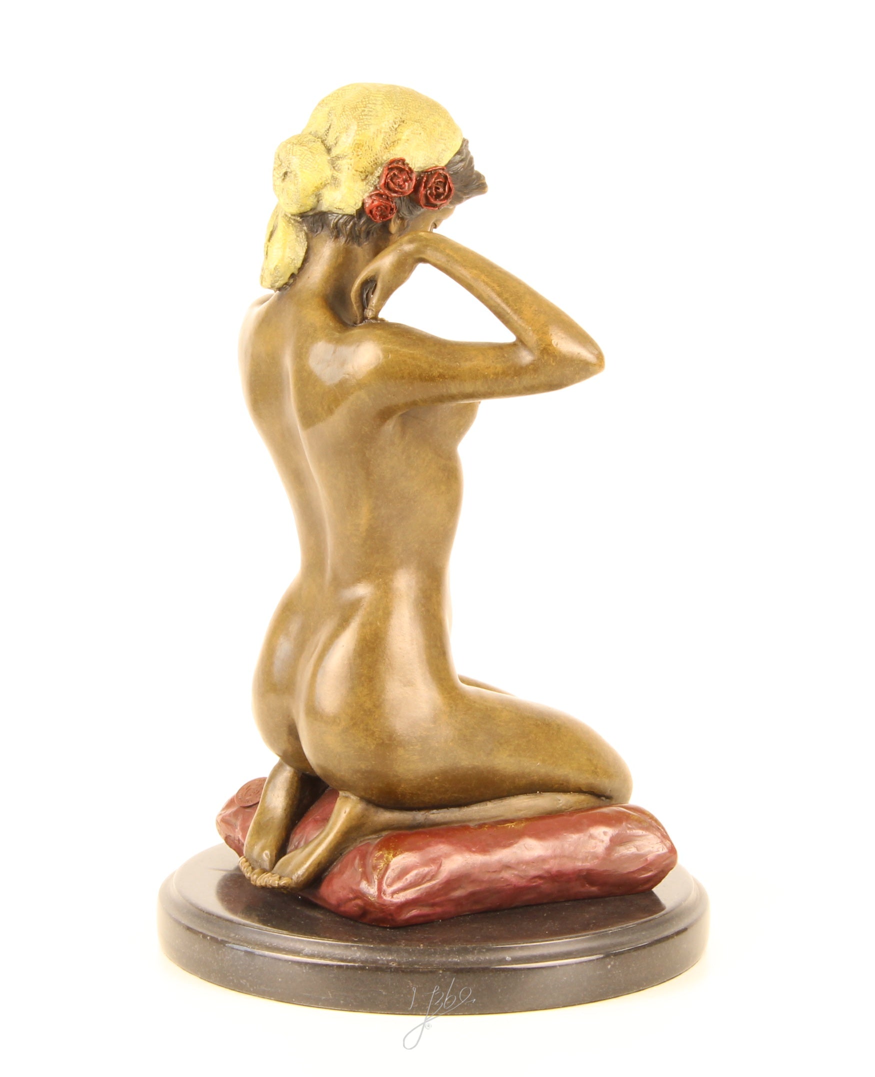 Bronze Skulptur Anmutige Frau mit Kette 29 cm