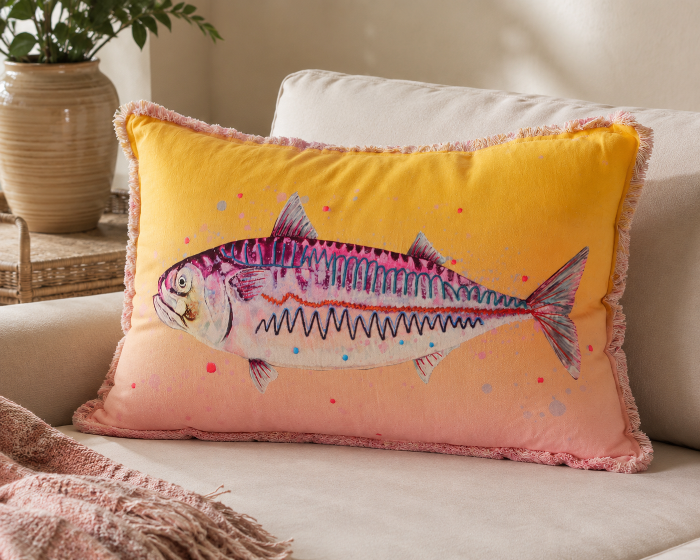 Dekokissen Marina mit Fischmotiv aus Baumwolle 60 cm