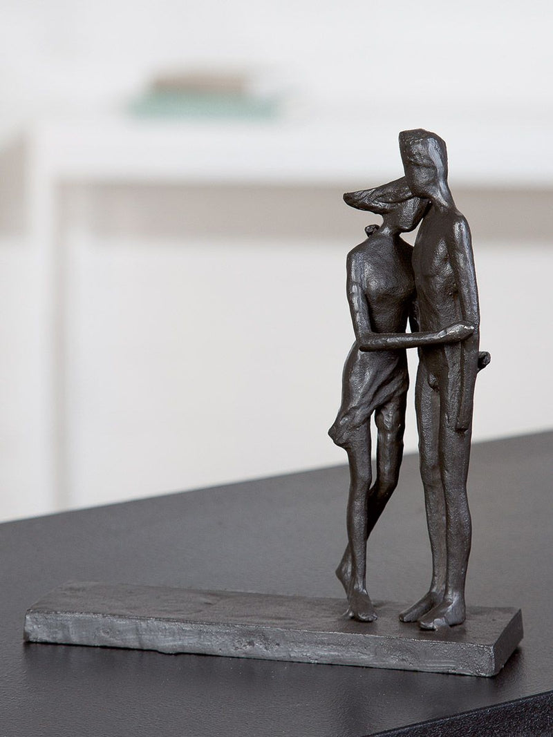 Eisen Design-Skulptur 'Festhalten' - Brüniertes Pärchen auf Base