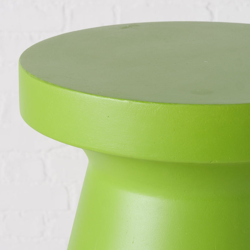 Moderne bijzettafel Salva in het groen - handgemaakt van Fibreclay