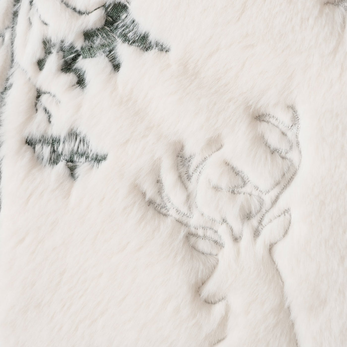 Dekokissen Winterwald Cremeweiß mit Hirschmotiv 45 x 45 cm