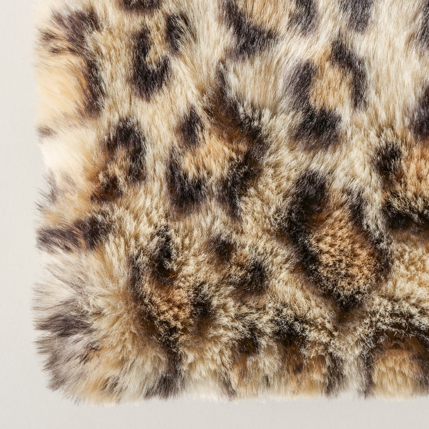 Kuscheldecke Savanna Leopardenmuster 200x150cm Plüschoptik