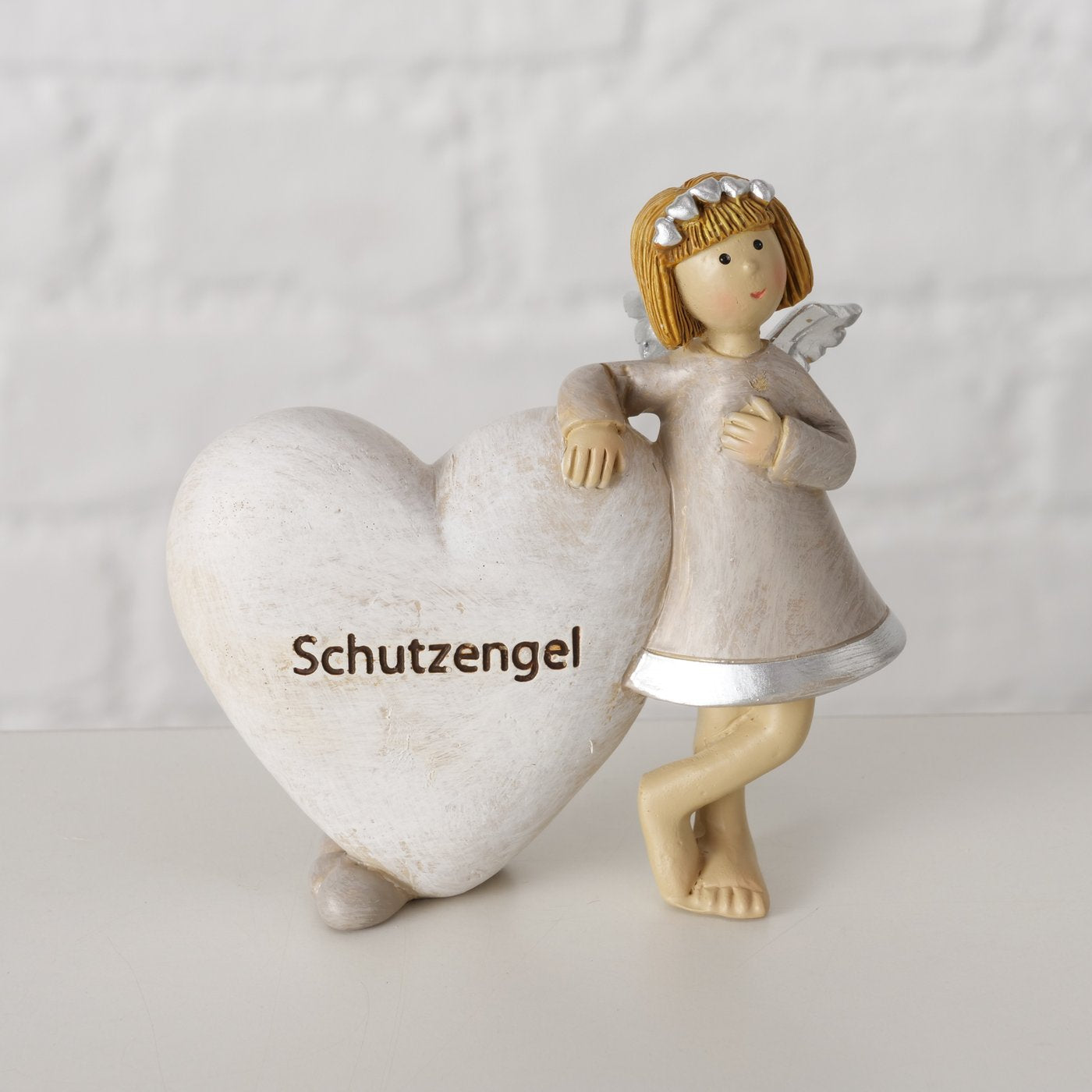 Guardian angel decorative figures in a set of 2 with heart motif