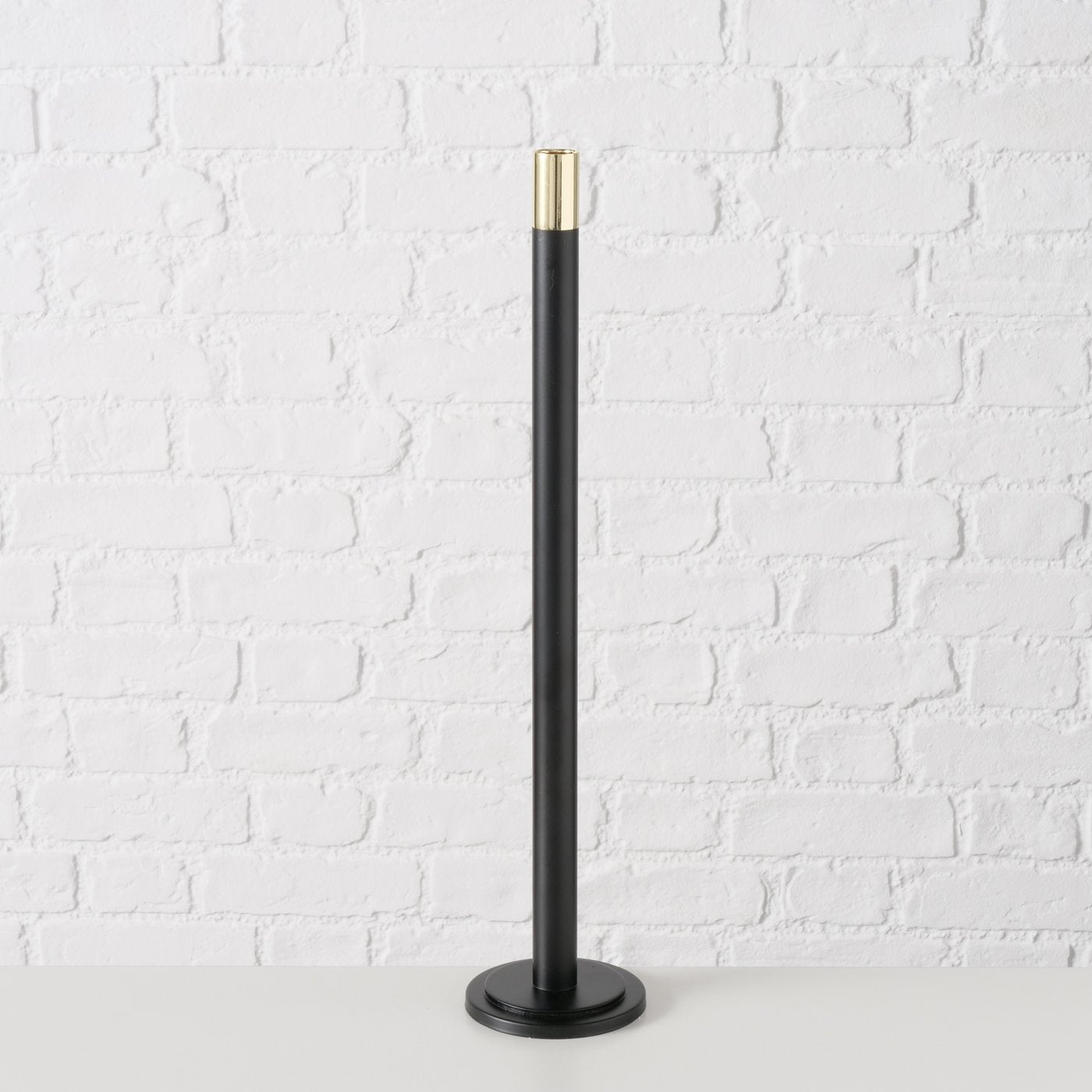 Stilvoller Boden Kerzenleuchter Mats, Handgefertigt in Schwarz mit Goldakzenten, 76,5 cm Höhe