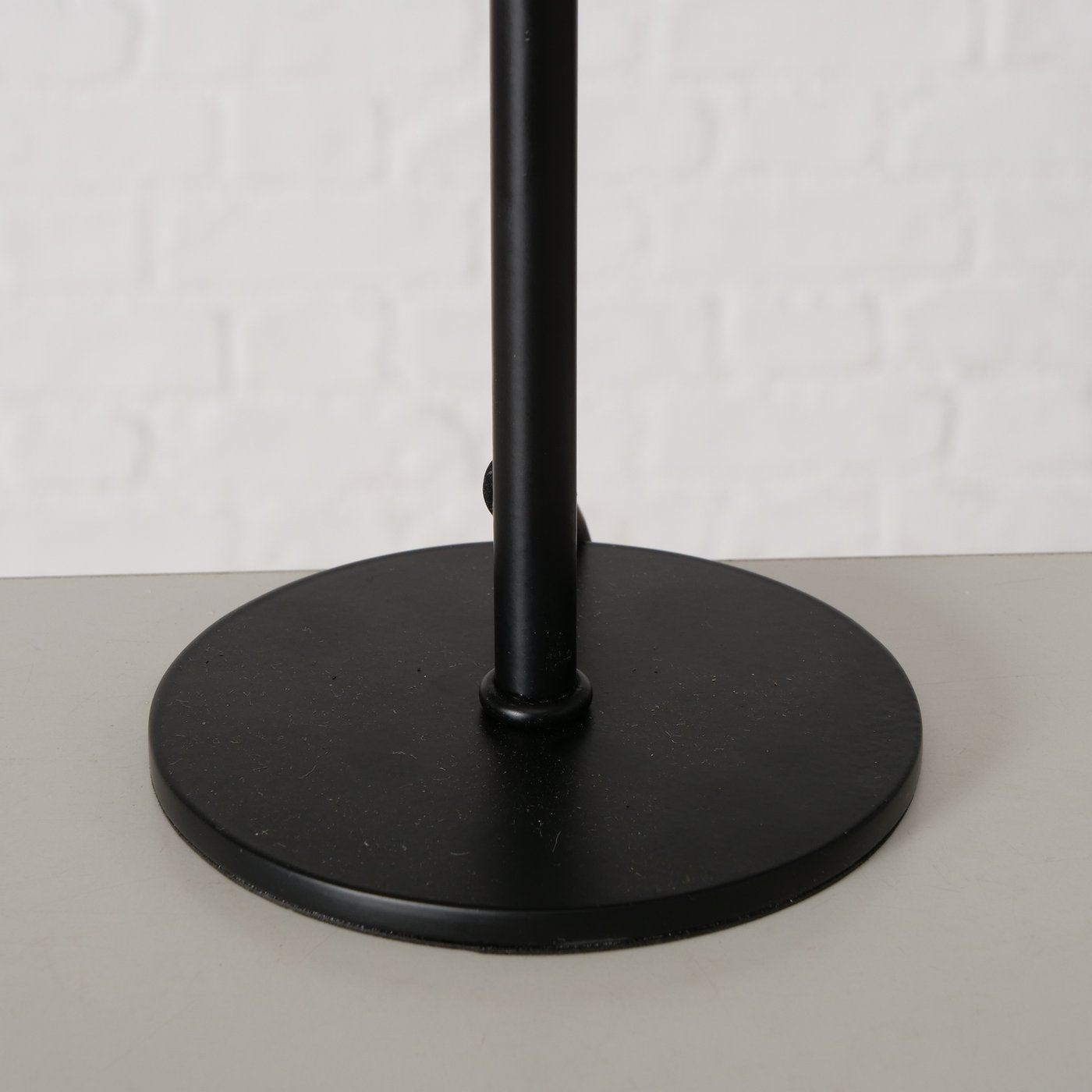Tischleuchte LED Petunia in Schwarz oder Hochglanz Orange – Elegante Metallleuchte