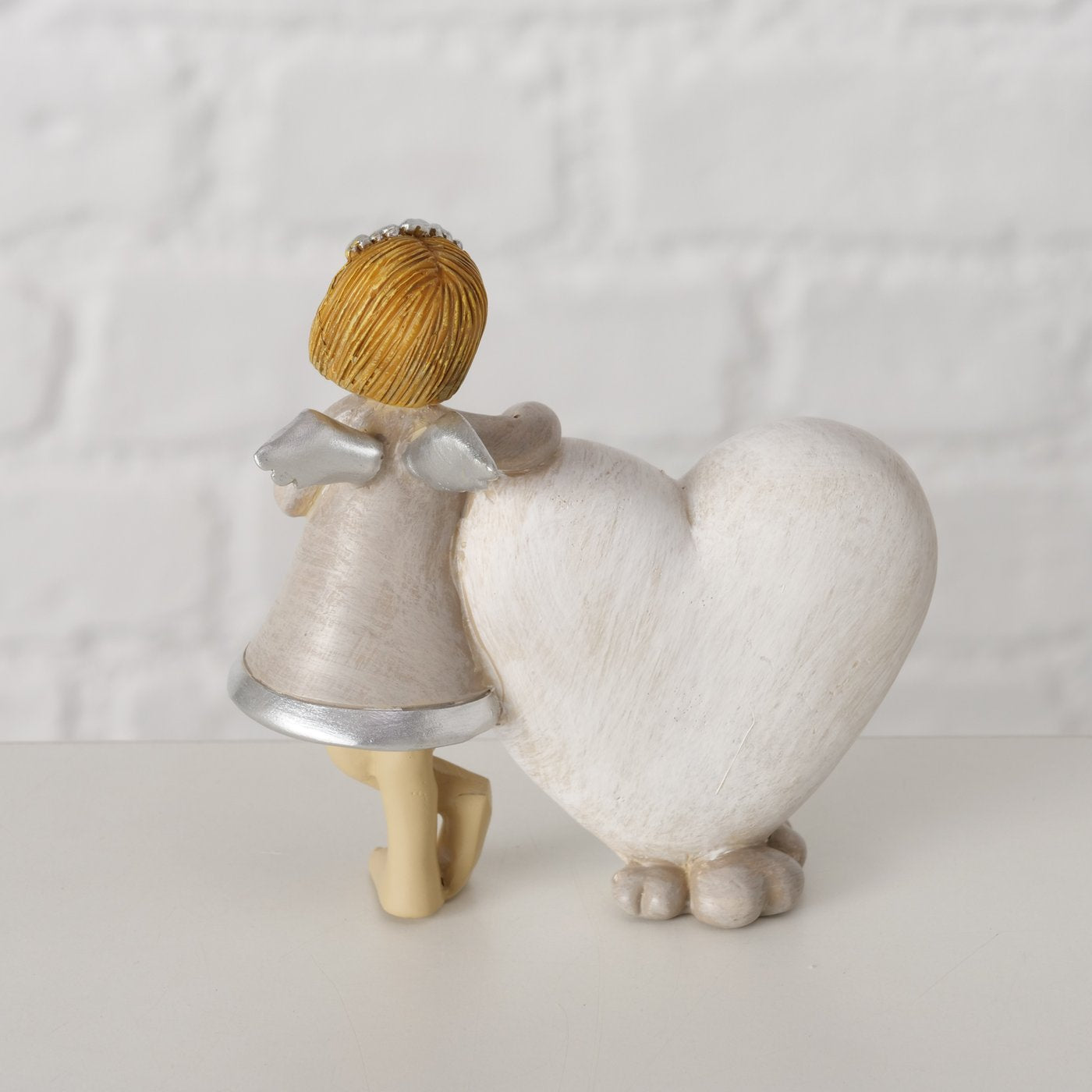 Guardian angel decorative figures in a set of 2 with heart motif