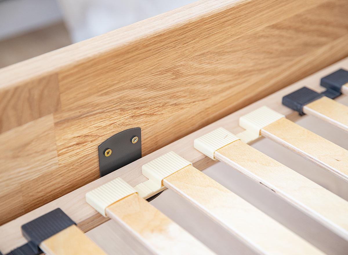 Turin Massivholz Eichenbett 140-180cm mit Holzbeinen und doppelter Rückenlehne