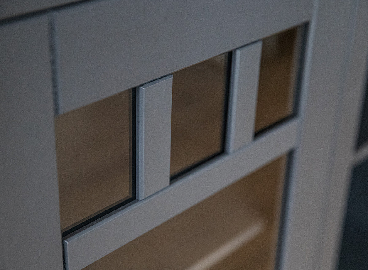 Bologna Elegante Massivholz Kiefer Vitrine 2D | Farbe Graphit - Eiche