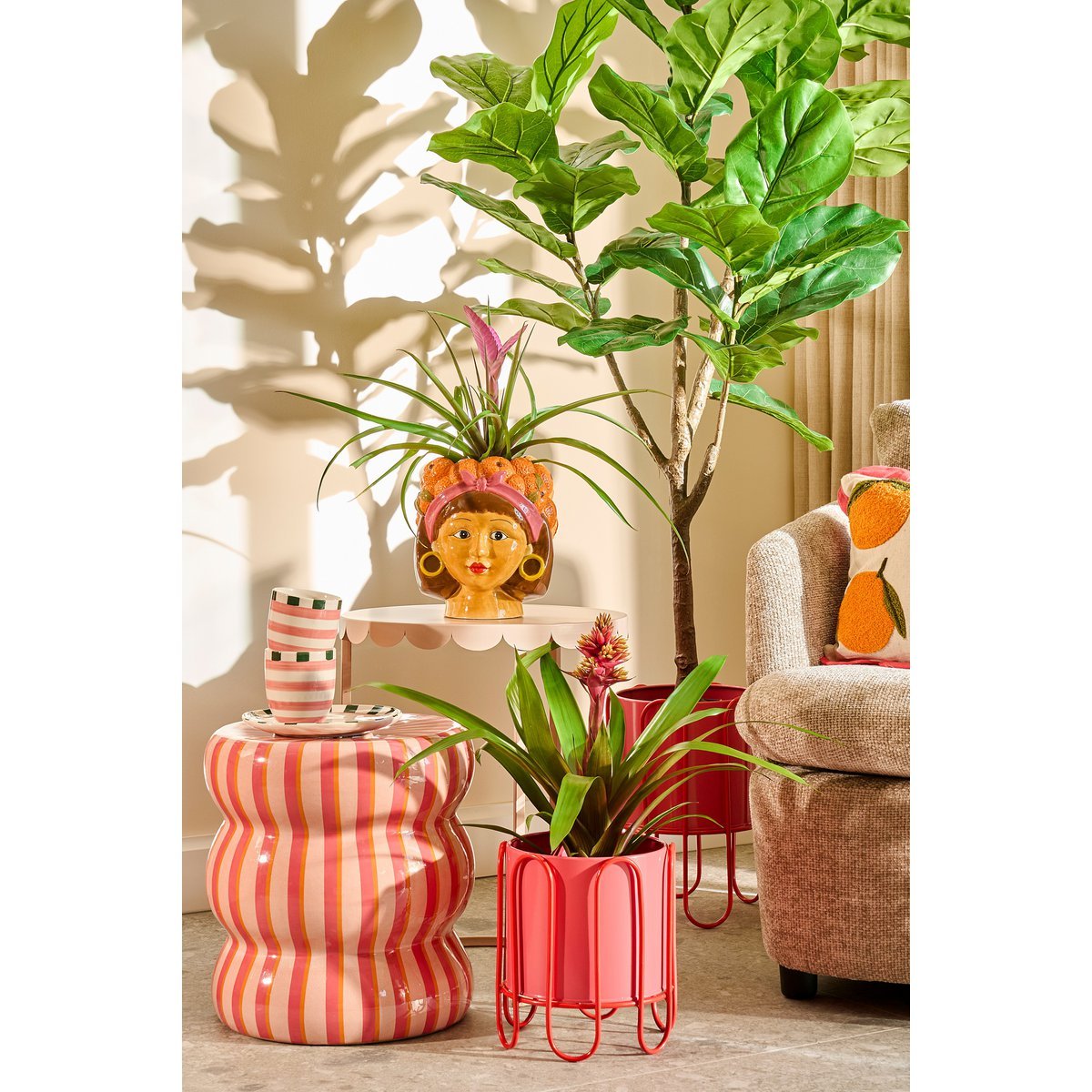Lustiger Blumenknopf im Inneren - L20 x B20 x H22 cm - Dolomit - Orange
