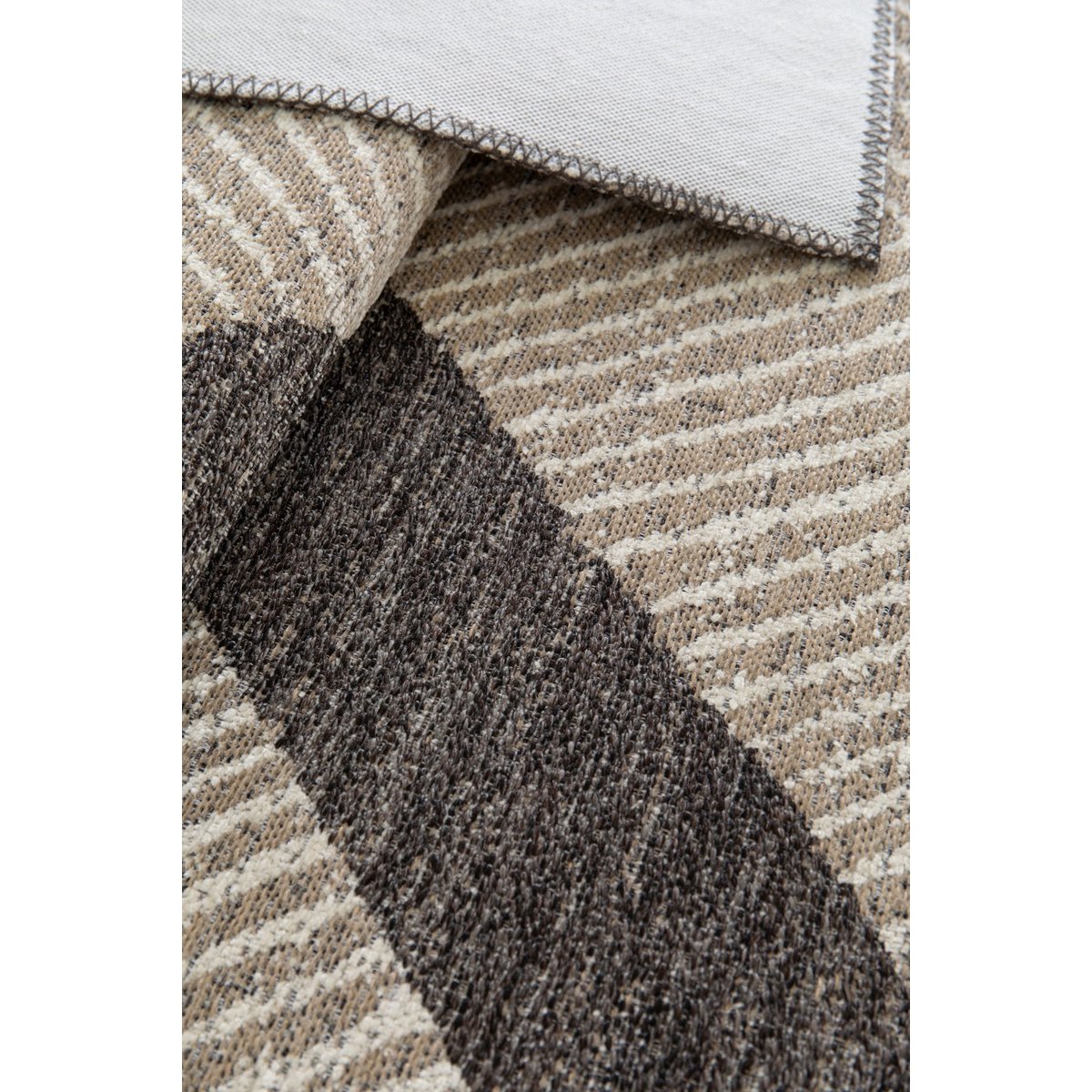 Goblin gewebter Teppich in Jute und recyceltem Polyester -Basalt