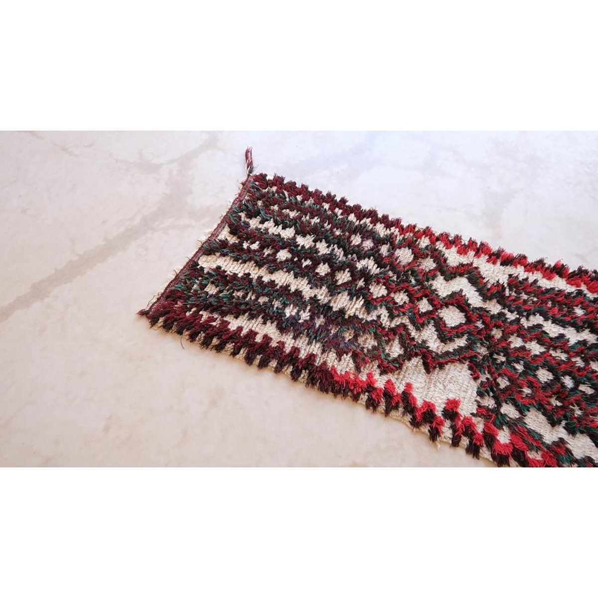 Moroccan Berber carpet made of pure wool, 74 x 164 cm