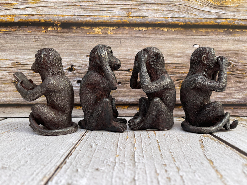 Four monkey figures Hear, see, speak no evil and chat in style