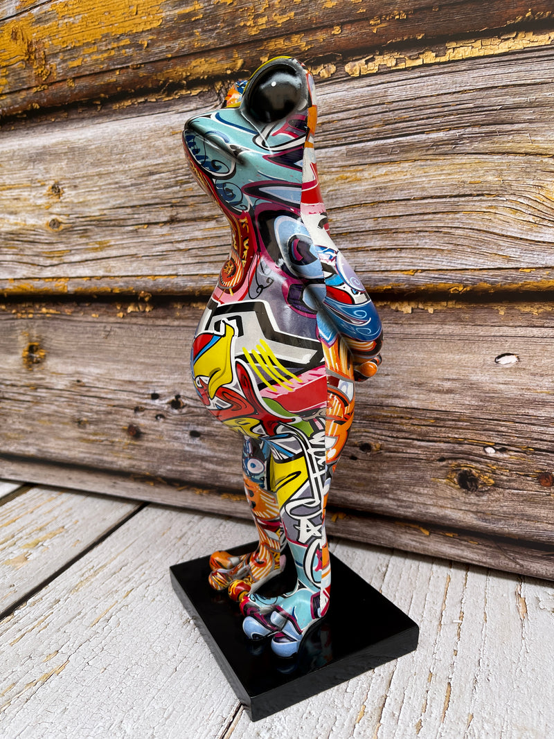 Urban Art: 'Street Art Frog' Sculpture with Colorful Graffiti Design and Resin