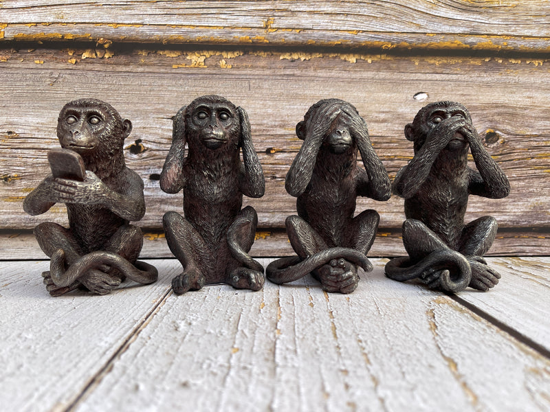 Four monkey figures Hear, see, speak no evil and chat in style