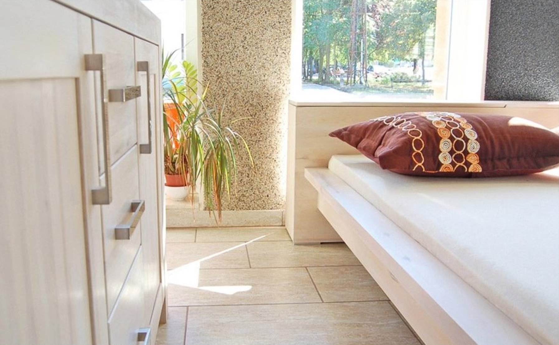 CREATO Massivholzbett mit Bettkasten