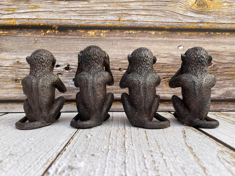 Four monkey figures Hear, see, speak no evil and chat in style