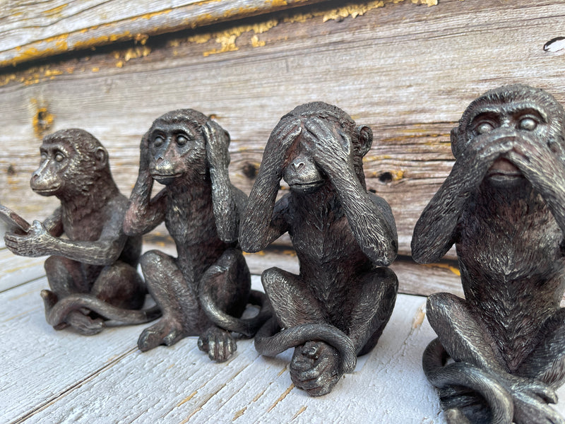Four monkey figures Hear, see, speak no evil and chat in style