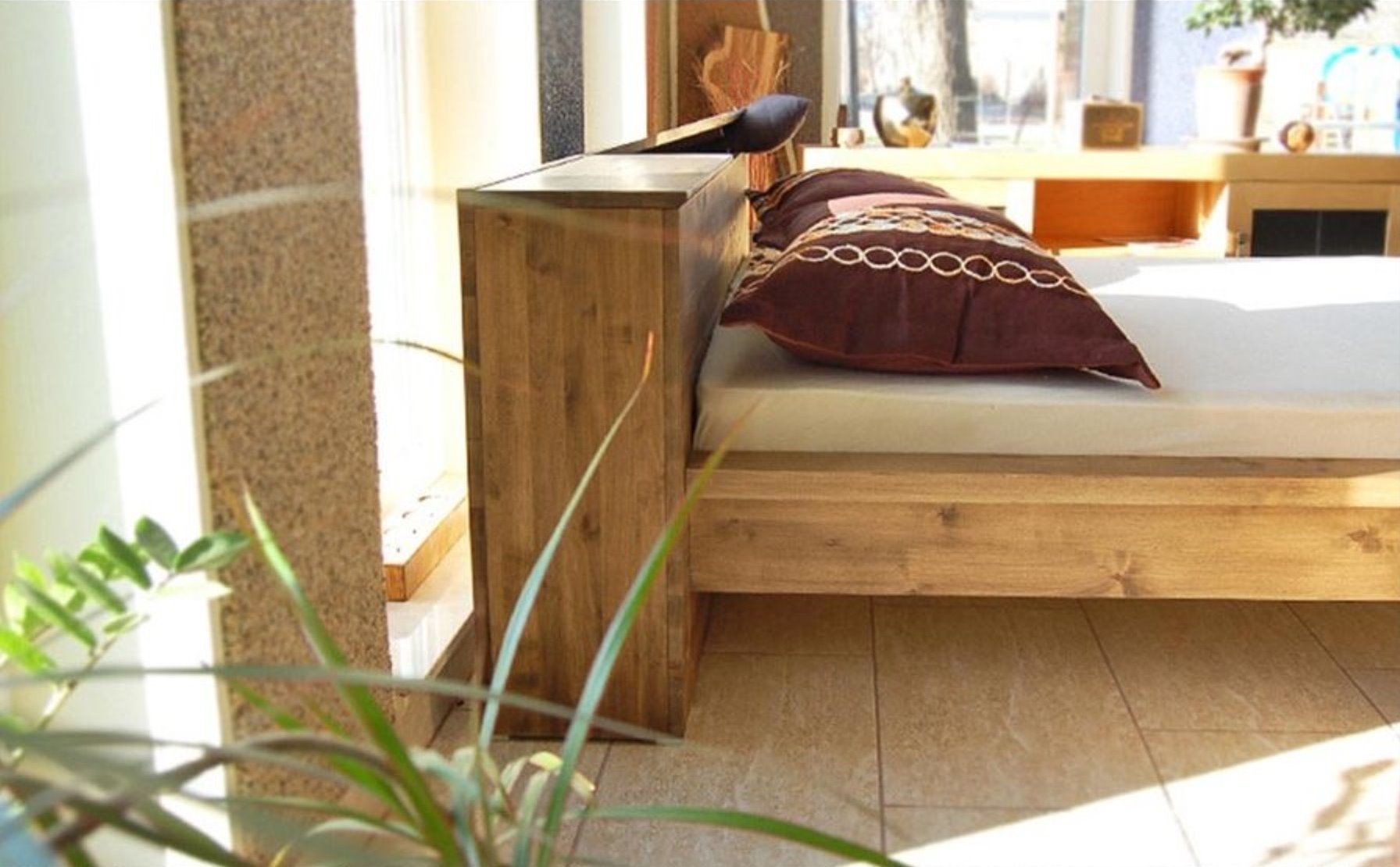 CREATO Massivholzbett mit Bettkasten