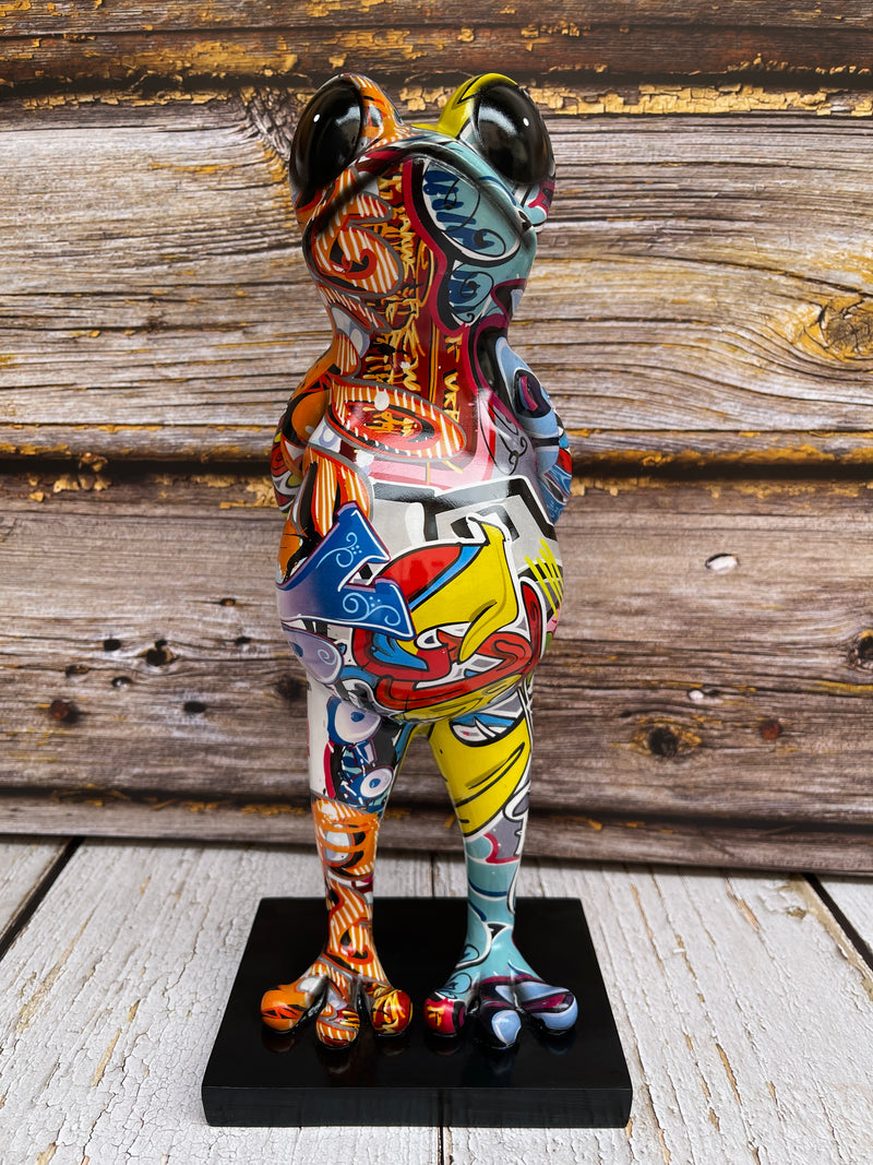 Urban Art: 'Street Art Frog' Sculpture with Colorful Graffiti Design and Resin