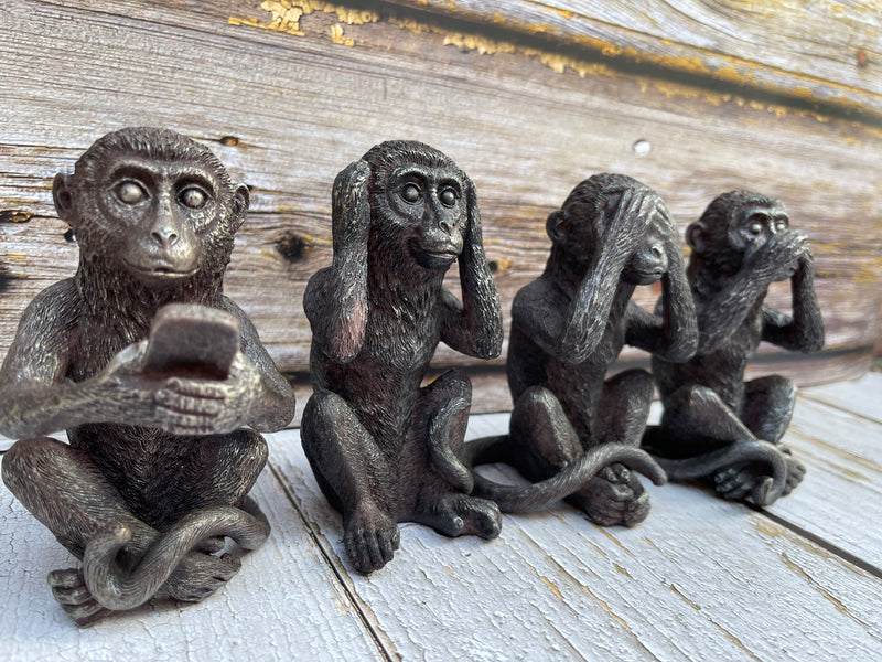 Four monkey figures Hear, see, speak no evil and chat in style