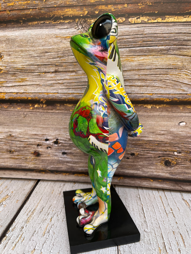 Urbaner Charme: 'Street Art Frosch' Skulptur im Angesagten Street-Art-Stil und Hochwertigem Kunstharz