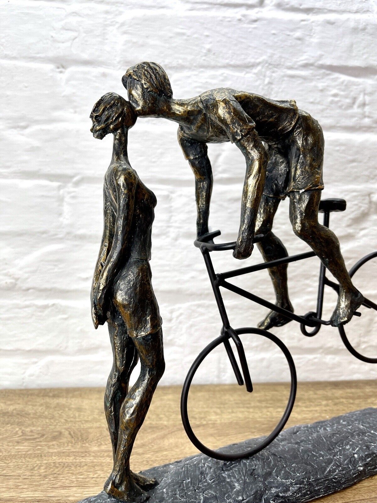 XXL decorative object figure sculpture kiss me kiss me cyclist lovers H: 36cm