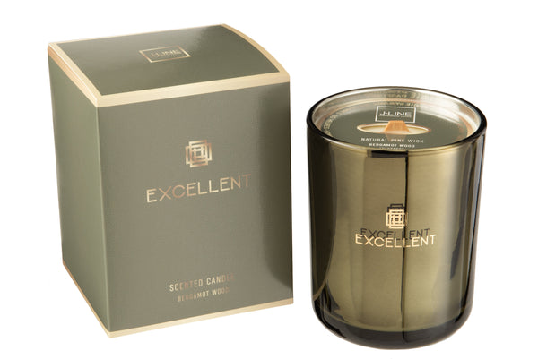 Exquise geurbeleving: de geurkaars Excellent Bergamot Wood Green Medium met een brandduur van 80 uur en een elegante glazen kandelaar