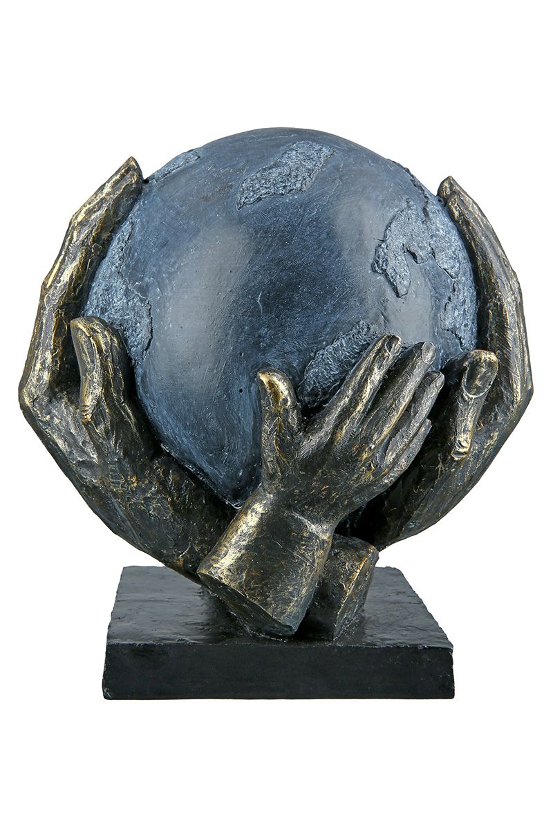 Sculptuur Save the World op een zwarte voet 3 handen op een wereldbol met een slogan