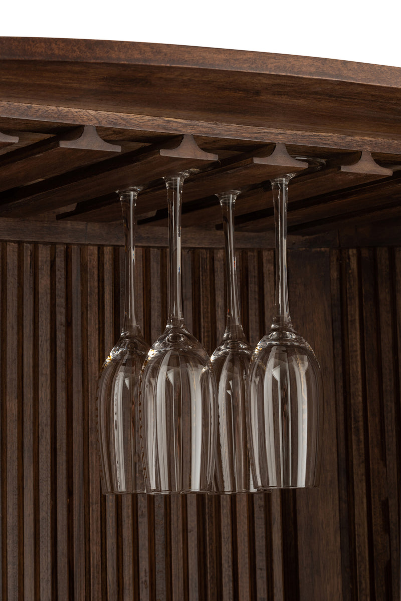 Prachtig design en functionaliteit worden gecombineerd in de handgemaakte barkast Reyi van mangohout