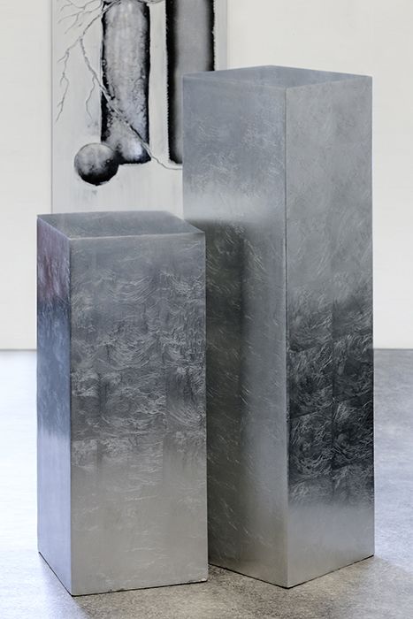 Säule "Solid" silberfarben - moderne Eleganz für jeden Raum
