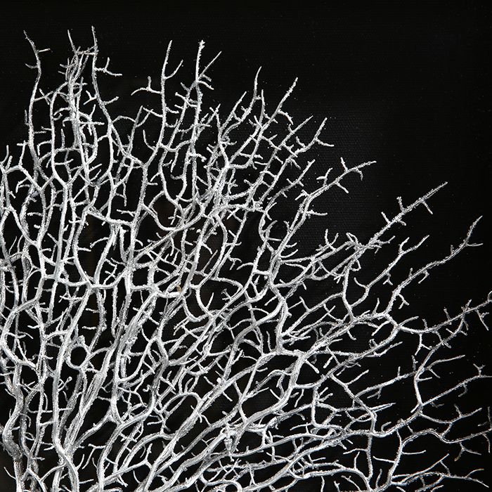 Handgefertigtes Wandobjekt "Lebensbaum" aus Holz und Glas - Schwarz-Silberner Rahmen, Silberner Baum auf Schwarzem Hintergrund - Gilde