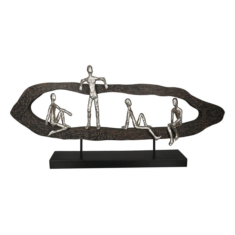Sculpture "Hang Out" - expression of friendship and precious moments
