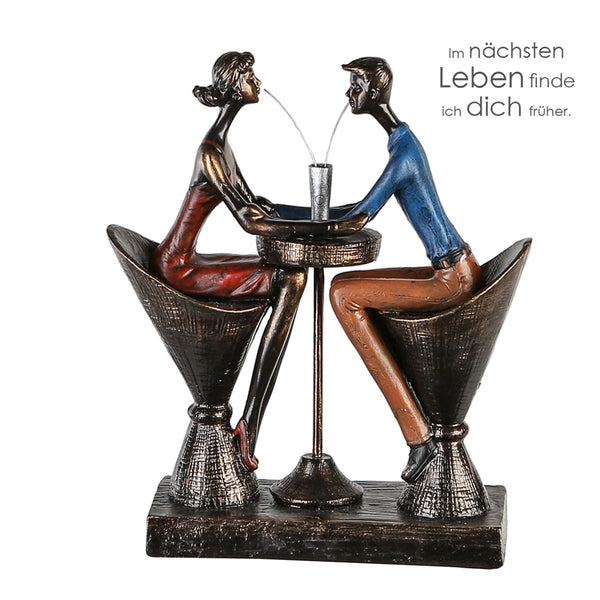 Deko Skulptur Figuren „ MEIN LEBEN “ Liebes Paar am Tisch bronzefarben Kleidung bunt auf Basis in Holzoptik braun mit Spruchanhänger