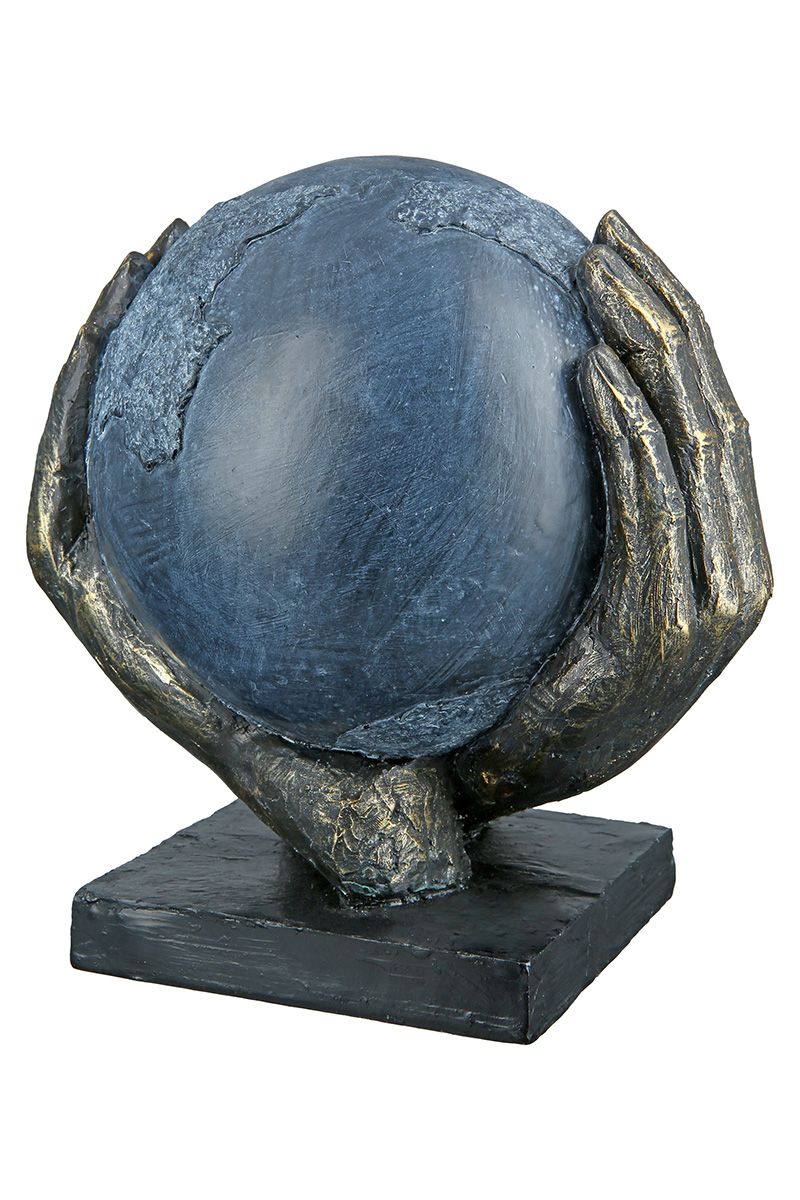 Sculptuur Save the World op een zwarte voet 3 handen op een wereldbol met een slogan