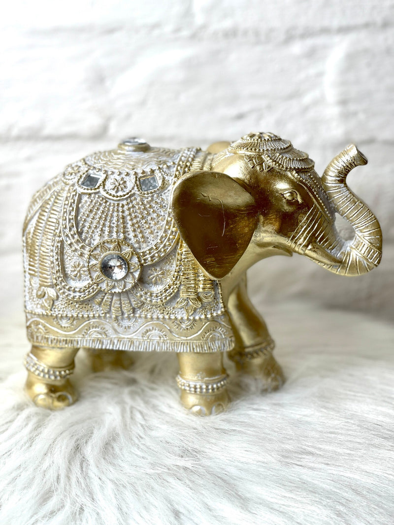 Olifant Ganesha Boeddha met bergkristallen in gouden feng shui-sculptuur