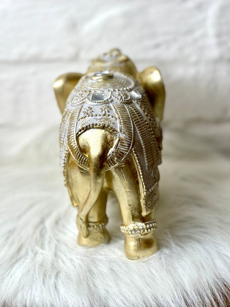 Olifant Ganesha Boeddha met bergkristallen in gouden feng shui-sculptuur