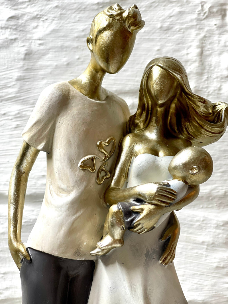 Handbemalte Dekofigur Familie mit Baby - einzigartige Kunststeinskulptur für Ihr Zuhause