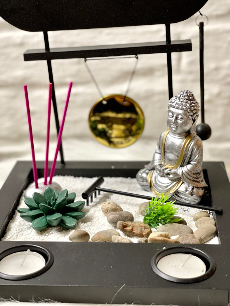 Zen tuin decoratie set Boeddha theelichthouder, figuur en wierookstokjes in goud of zilver