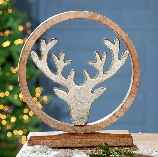 Wooden circle “Deer” – reindeer design with aluminum deer head on mango wood base