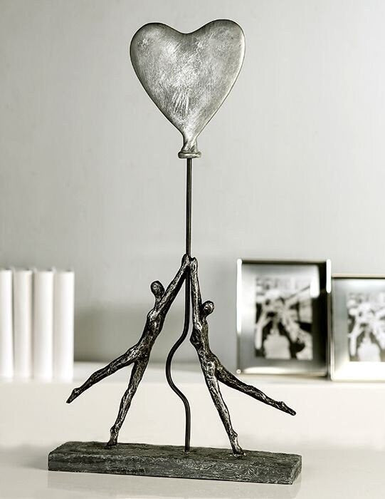 Sculpture 'Heart Balloon' - Couple in love with silver heart balloon