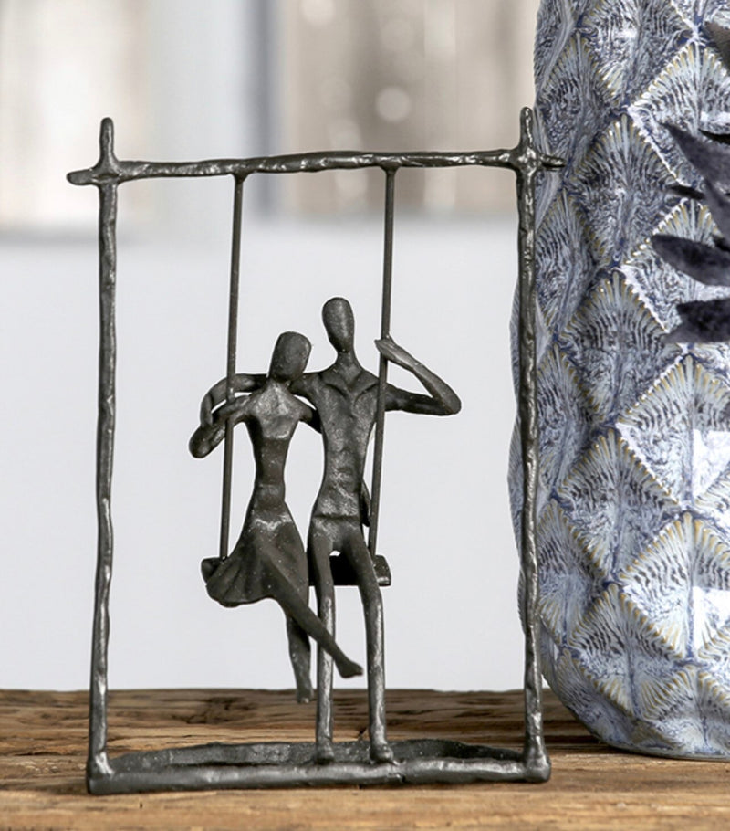 Schaukelnde Liebe - Die romantische Skulptur für Ihr Zuhause oder Büro