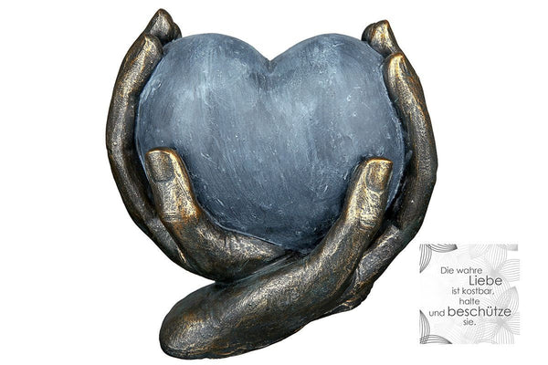 Halte die Liebe fest Skulptur 'Herz in Händen' als perfektes Geschenk für besondere Anlässe