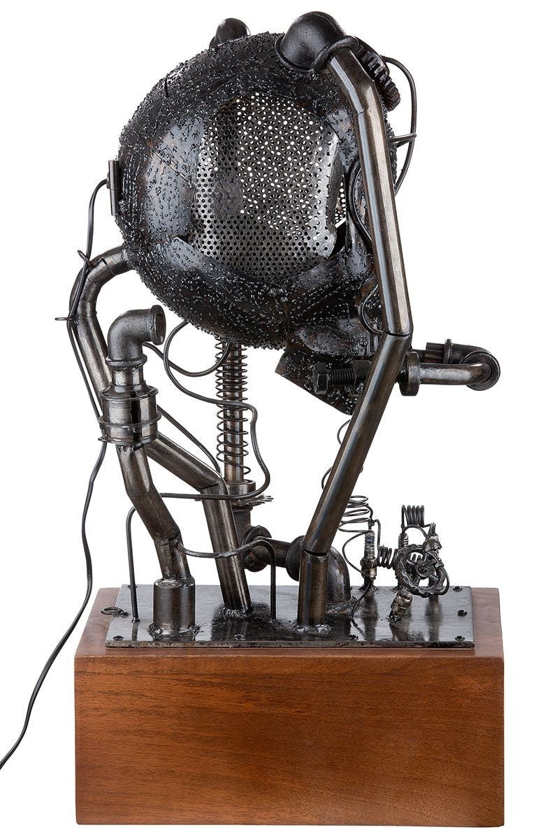 Metall Tischlampe " CYBERPUNK " Handgefertigt  antik silberfarben auf brauner Holzbase Höhe 72cm